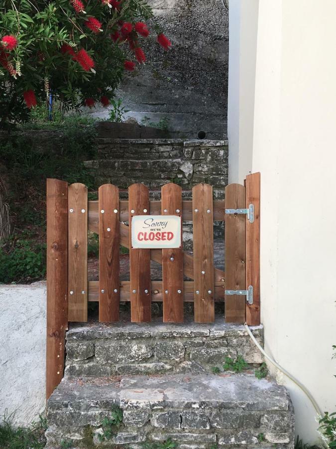 Chez Nikos Villa Kompitsion Bagian luar foto
